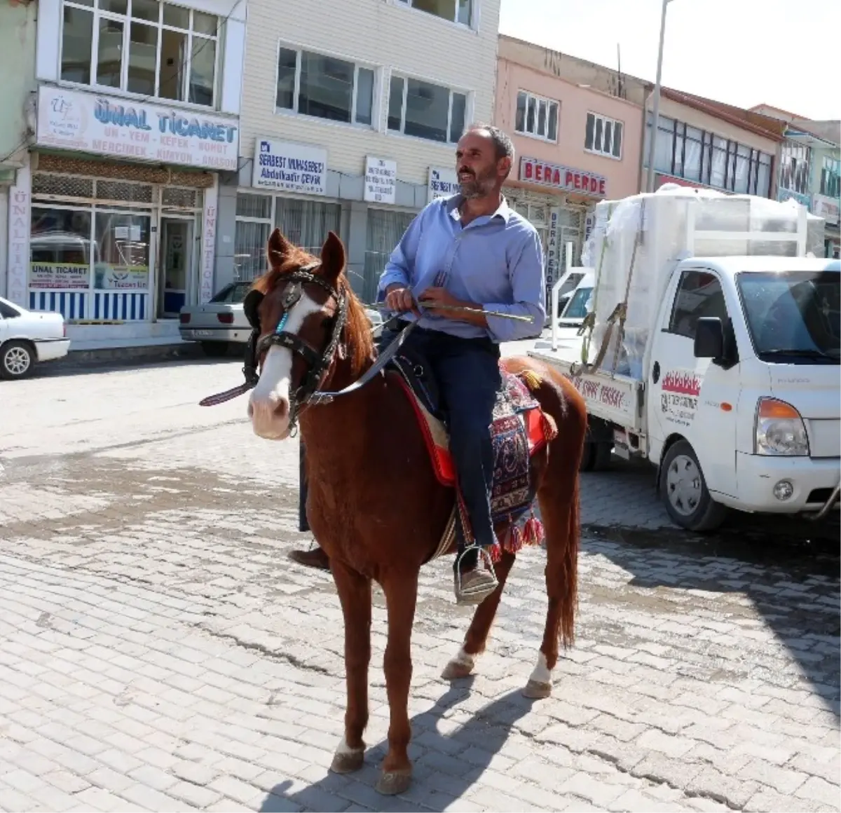 Ata Binerek Akaryakıt Fiyatlarını Protesto Etti