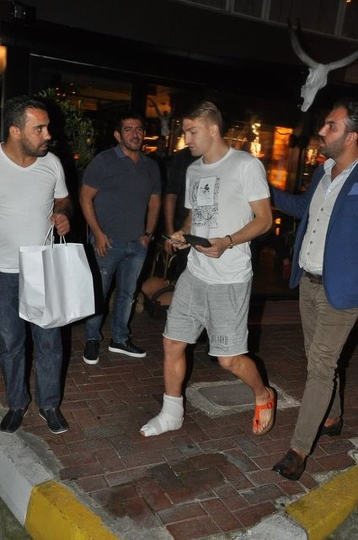 Caner Erkin, Tedavi İçin 10 Litre Kemik Suyu Aldı