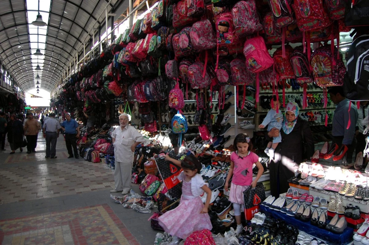 Çarşı Pazarda Okul Alışverişi Yoğunluğu