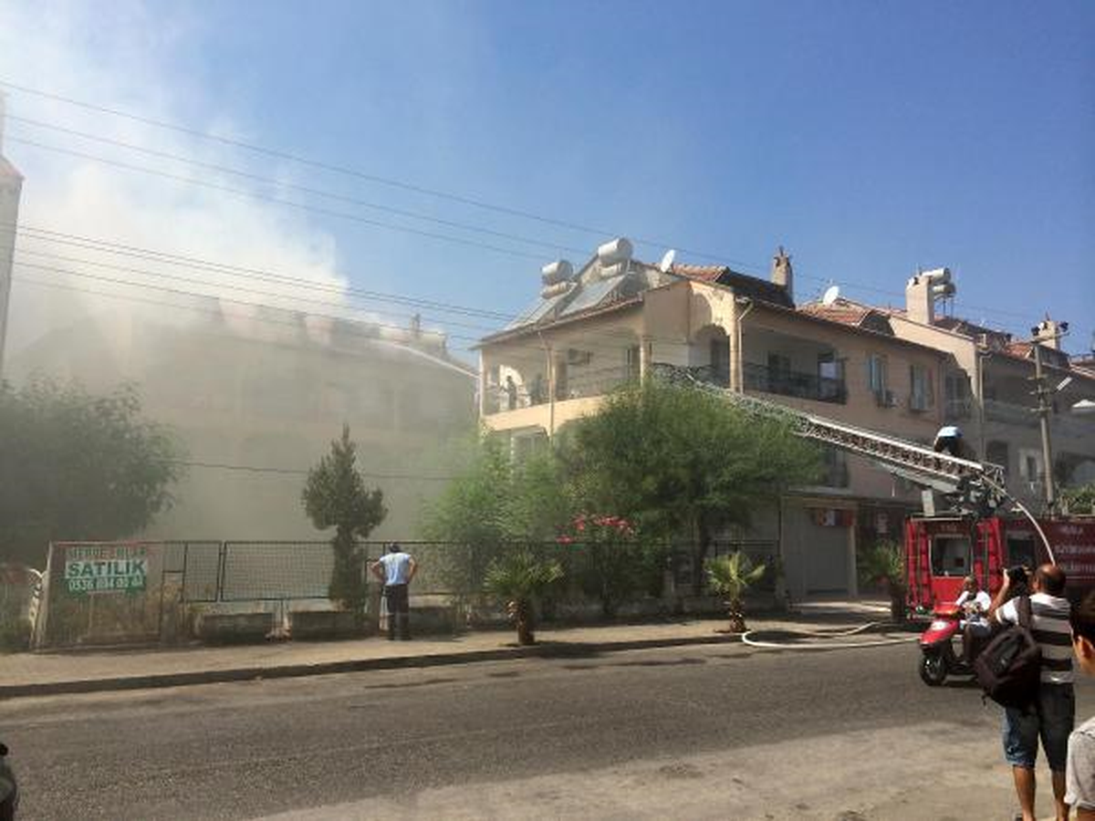 Çatı Tadilatında Yangın Korkuttu