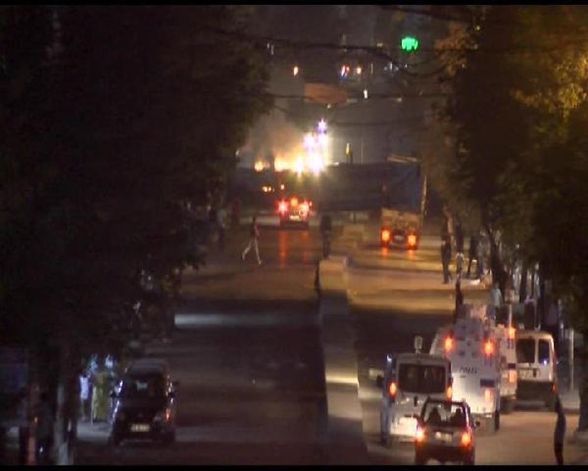 Gazi Mahallesindeki Olaylar Bu Gece de Devam Etti