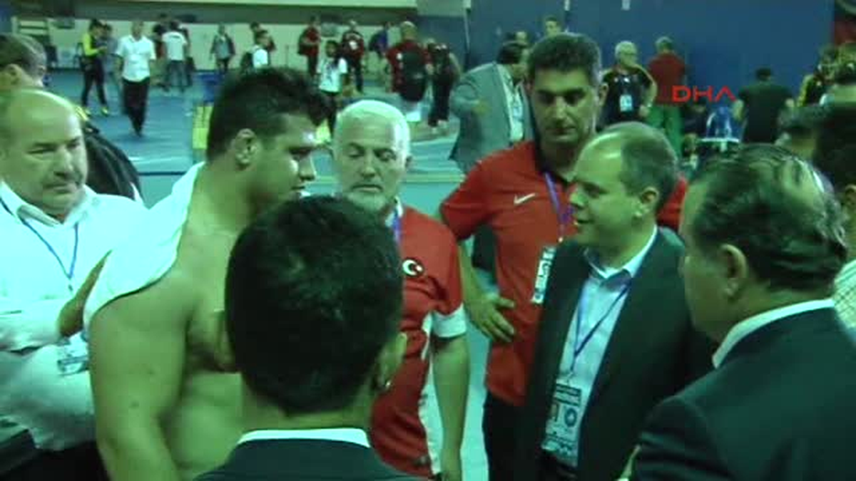 Gençlik ve Spor Bakanı Çağatay Kılıç Rıza Kayalp\'i Teselli Etti