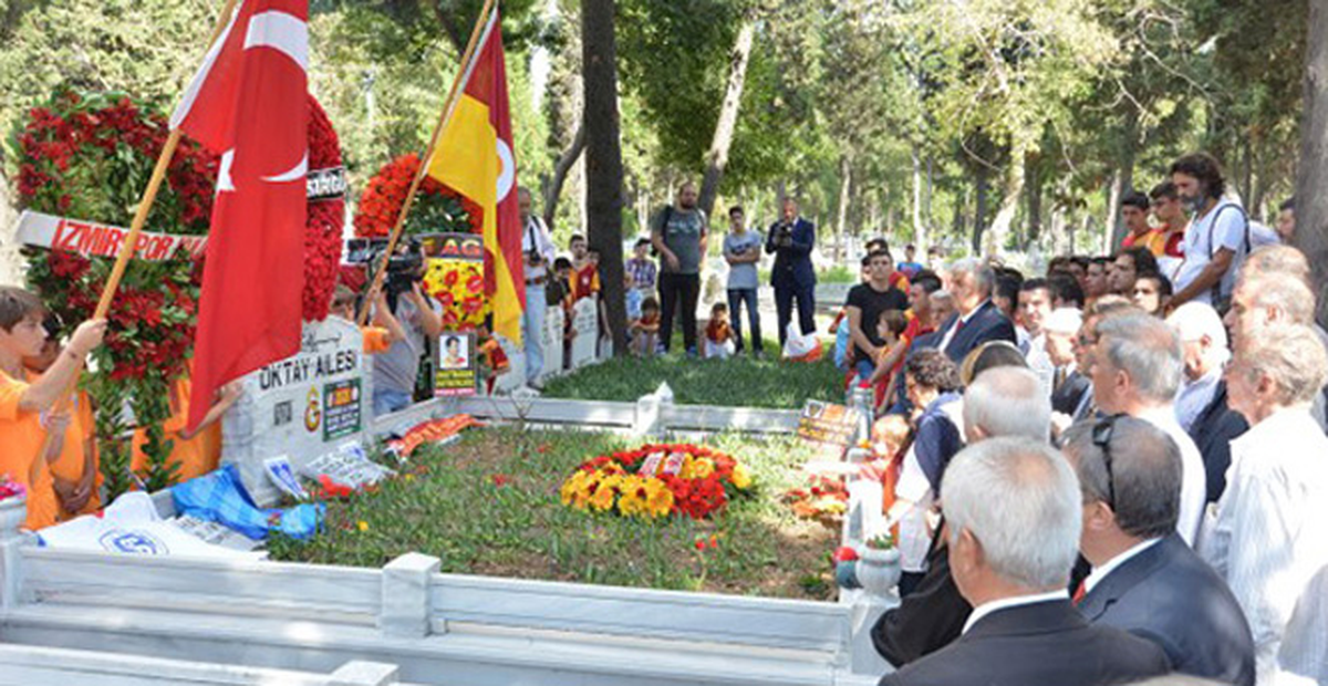 Taçsız Kral Metin Oktay Kabri Başında Anıldı