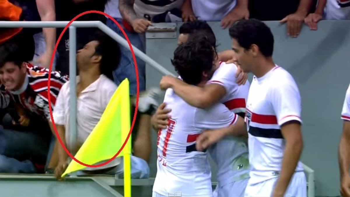 Takım Gol Attı, Taraftar Demire Kafa Attı