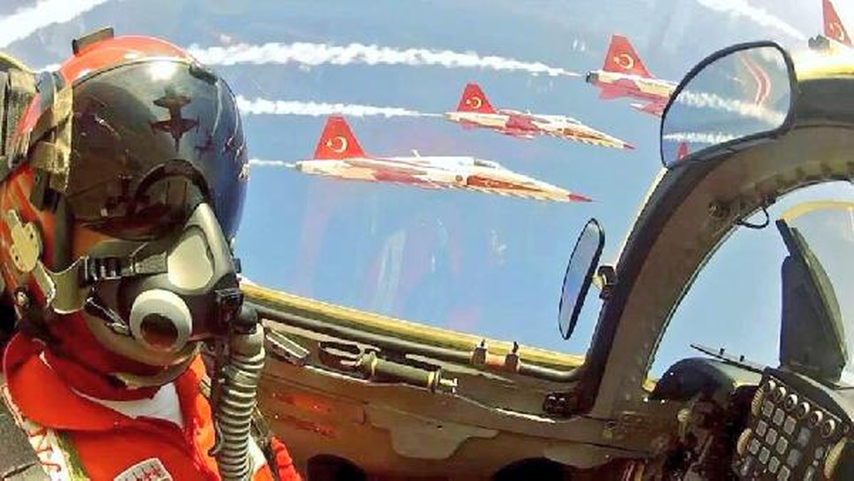 Türk Yıldızları\'ndan, Şikayetçi Kadına Ders Niteliğinde Cevap