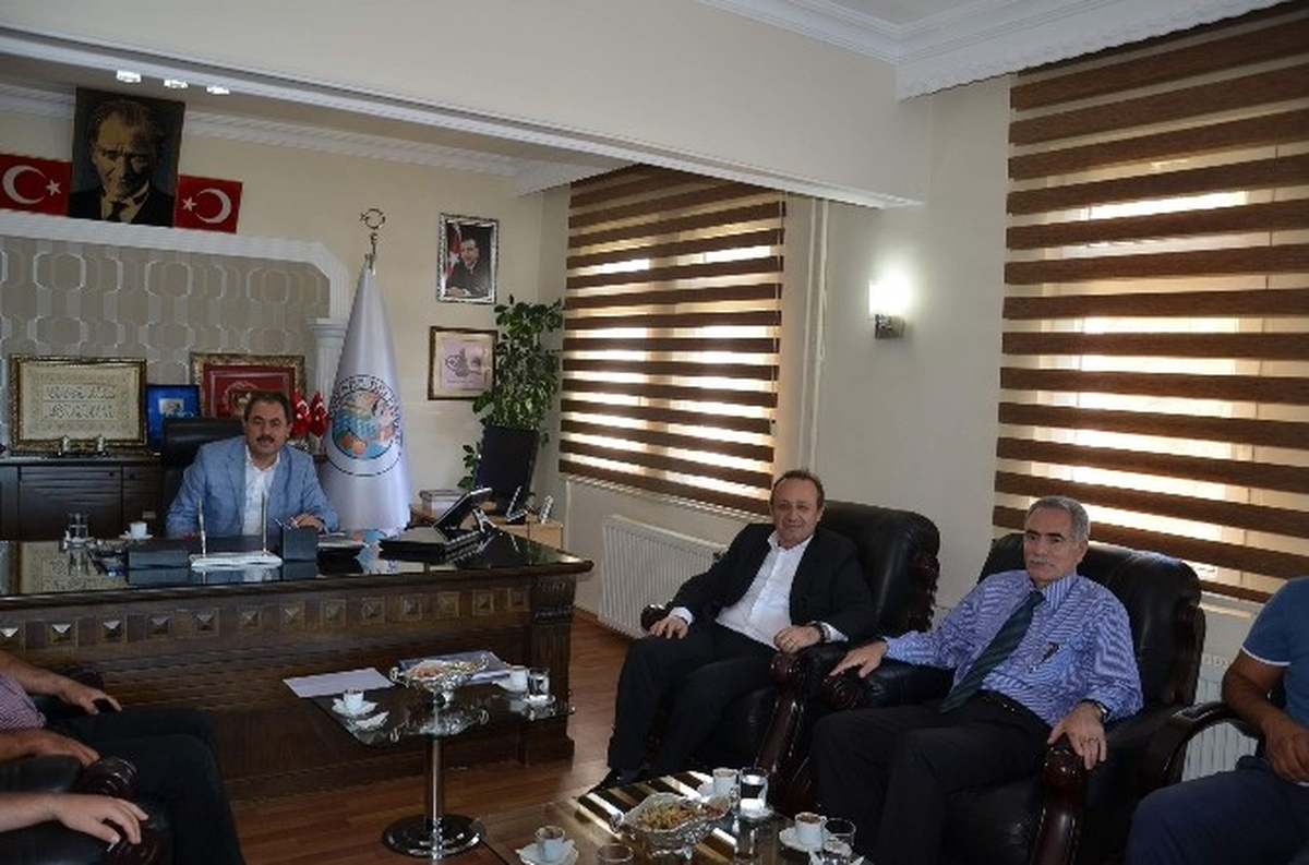 Vakıflar Bölge Müdürü Halil Taşkesen\'den Darende\'ye Ziyaret