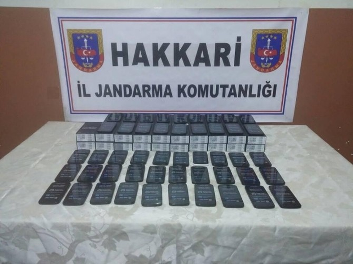Yüksekova\'da 48 Adet Cep Telefonu Ele Geçirildi