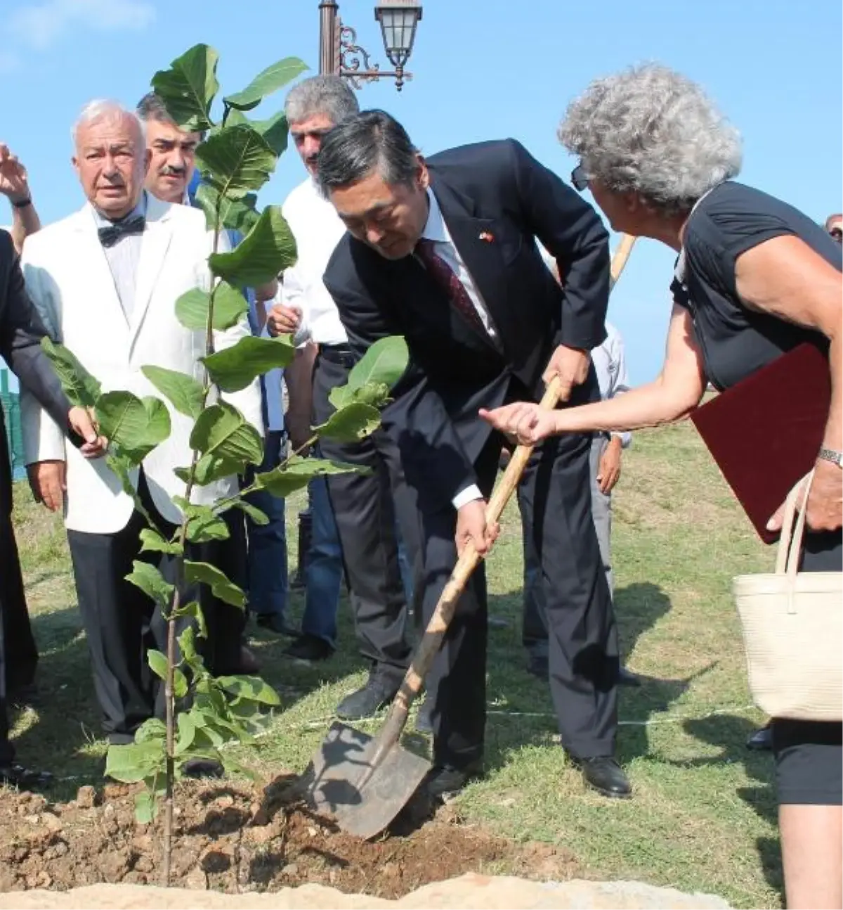 124 Yıl Sonra Yapılan Dostluk Anıtı