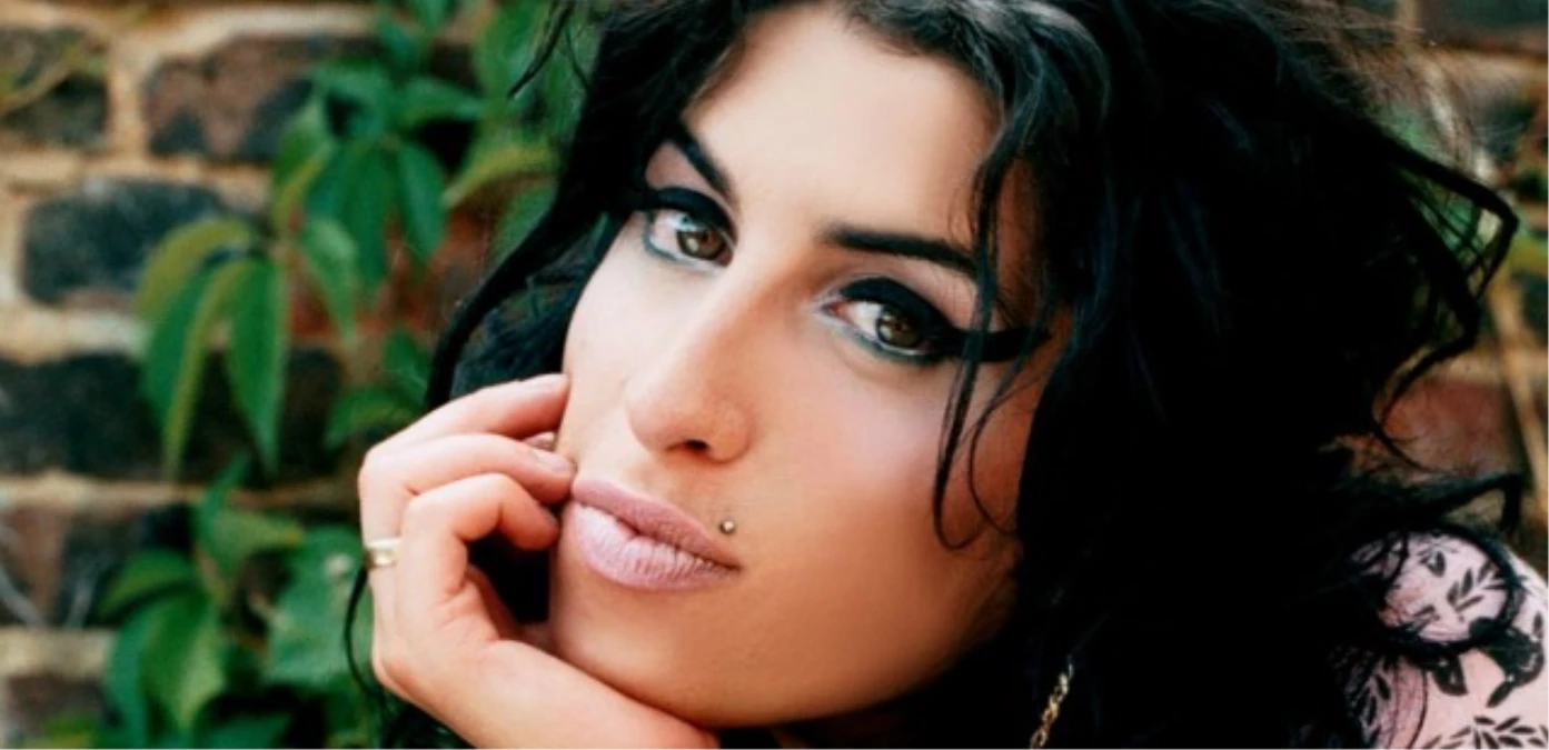 Amy Winehouse\'un Heykeli Açıldı