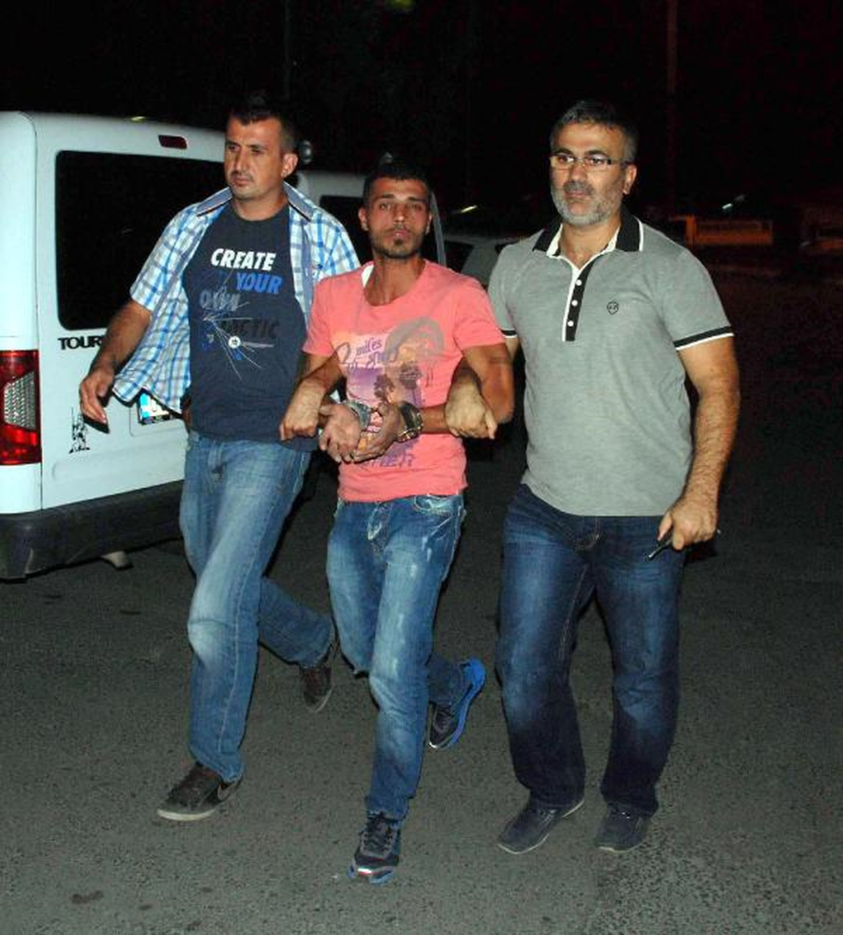Aranan Hükümlü, Çıktığı Çatıda Yakalandı