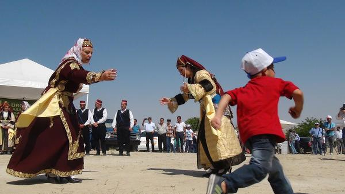 Bağbozumu Festivali\'nde Üzüm Yeme Yarışması