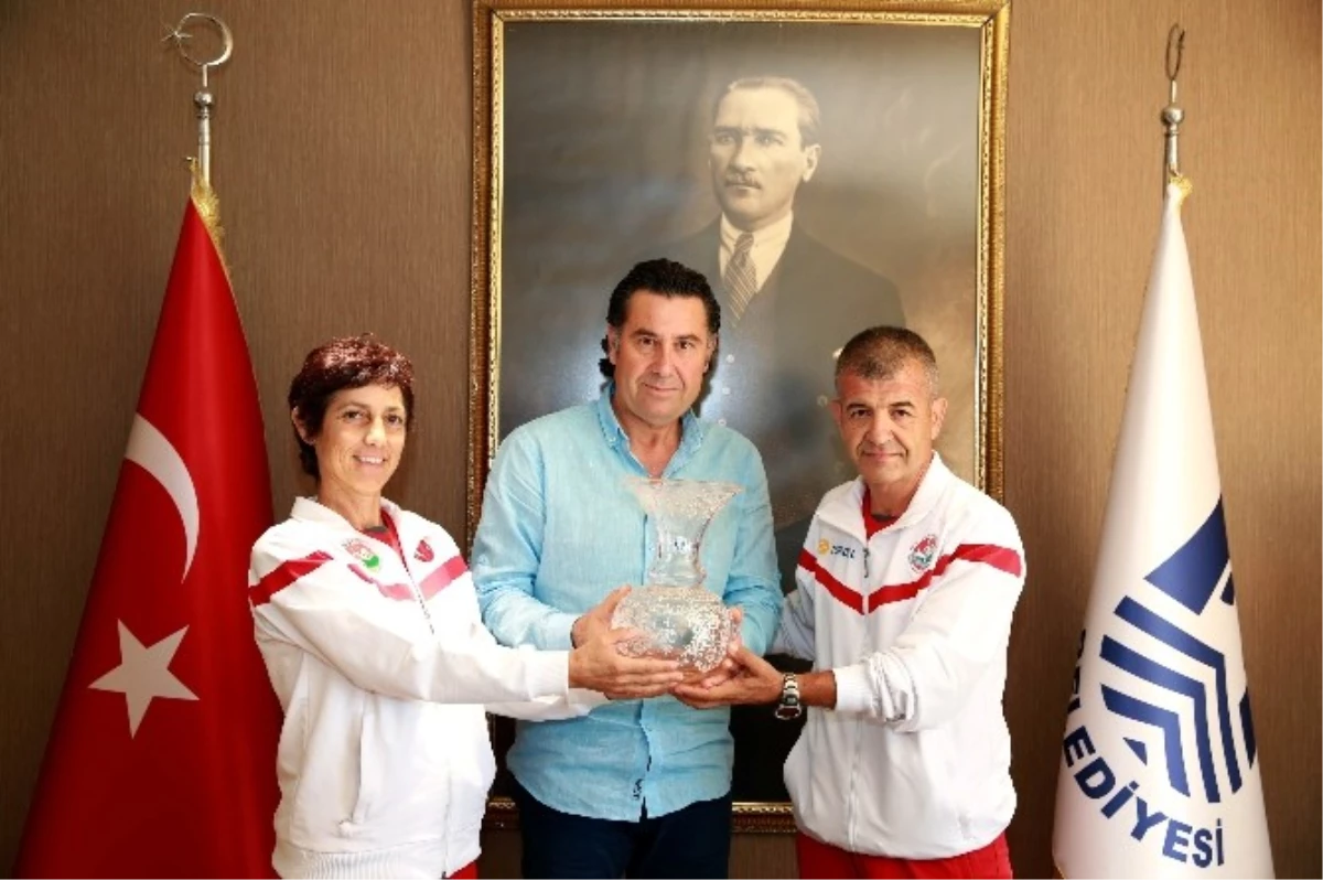 Başkan Kocadon\'dan Şampiyon Atletlere Teşekkür