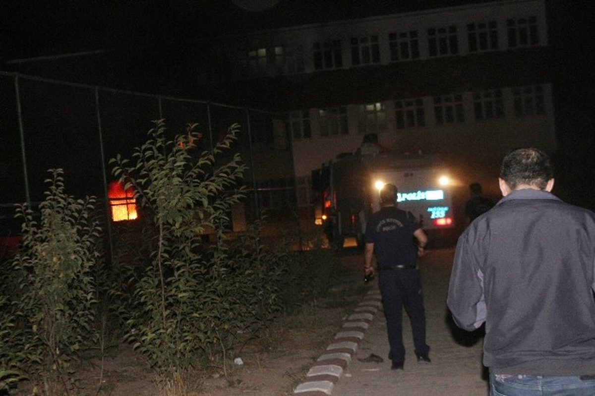 Bulanık\'ta Üç Okul Yandı