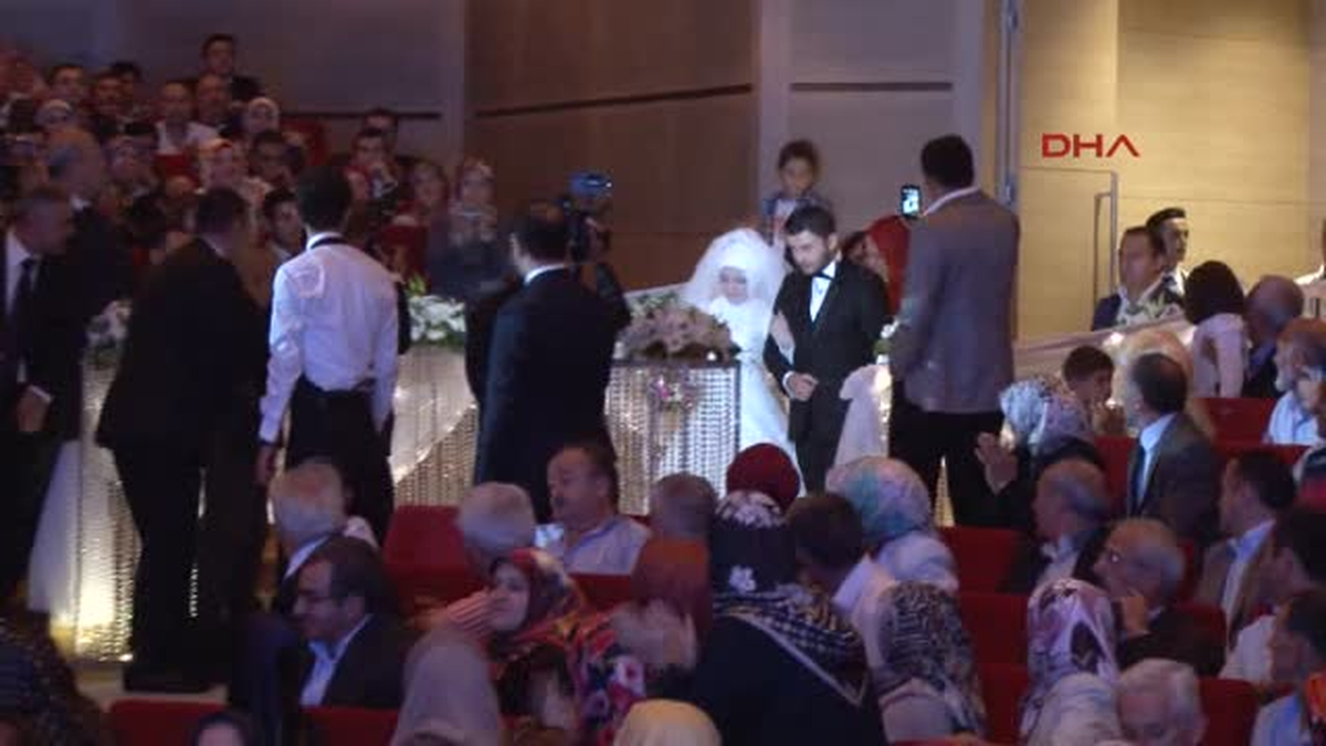 Cumhurbaşkanı Nikah Şahitliği Yaptı, Yeni Çiftten 4 Çocuk İstedi