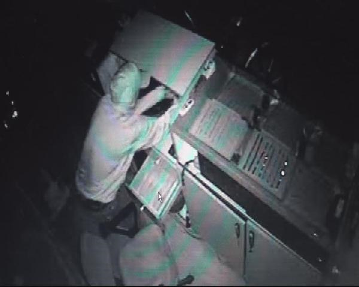 Konya'da Gece Girdiği Kuyumcuyu, 1 Dakikada Soydu