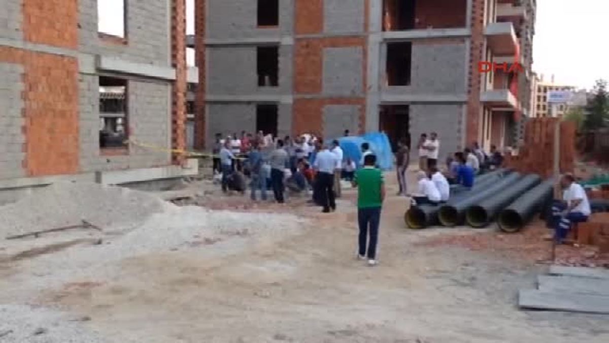 İnşaatın 3\'ncü Katından Düşen İşçi Öldü