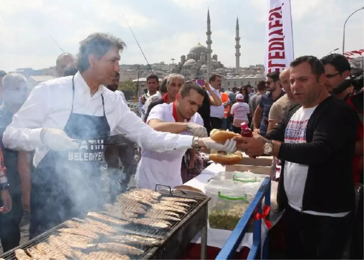 Köprü Üstünde Balık Tutma Yarışması