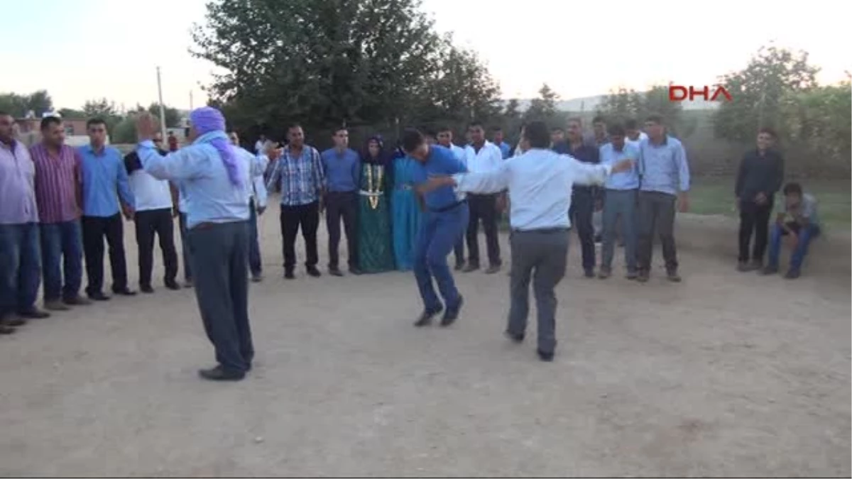 Şanlıurfa\'da Düğünlerde Suriyeli Çalgıcılar Sahne Alıyor