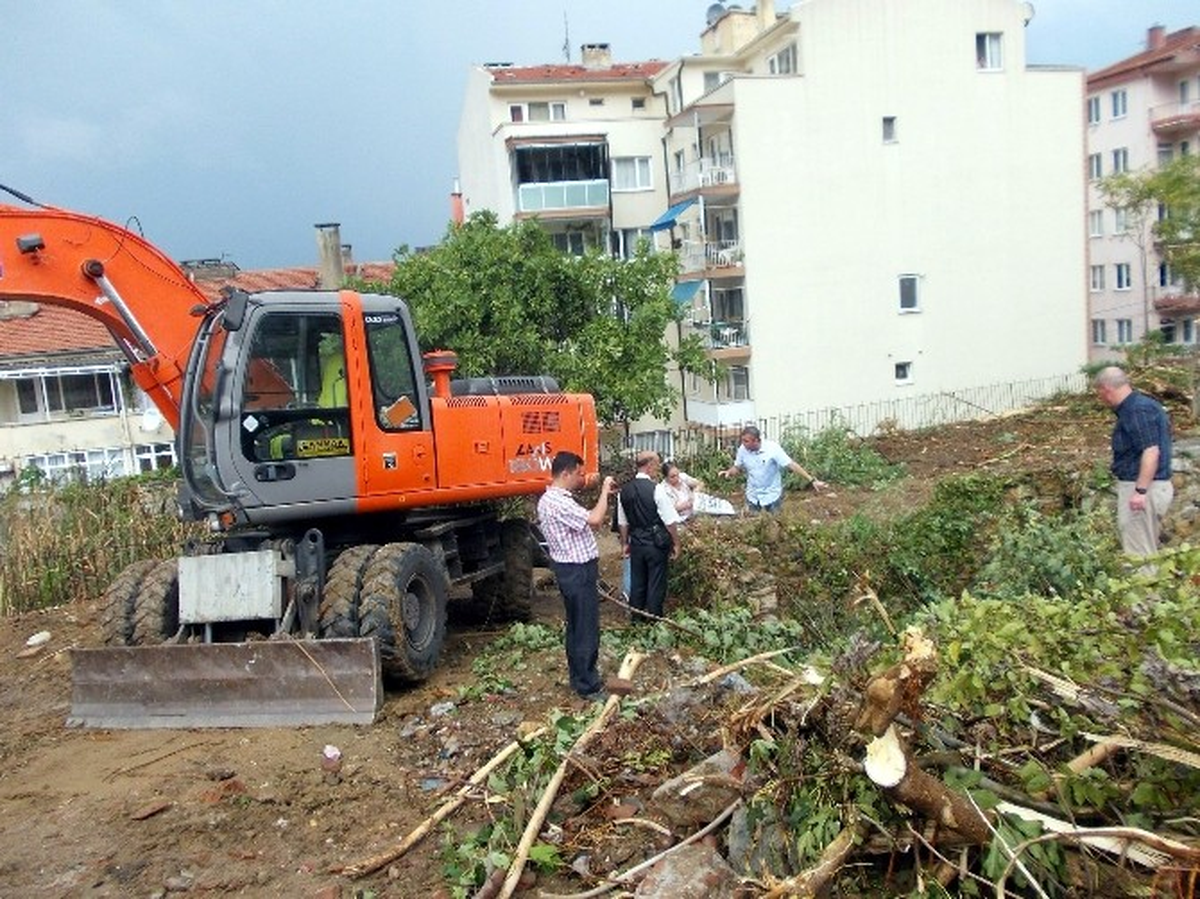 Tarihi Kalenin Üzerine İş Makinelerini Çıkardılar