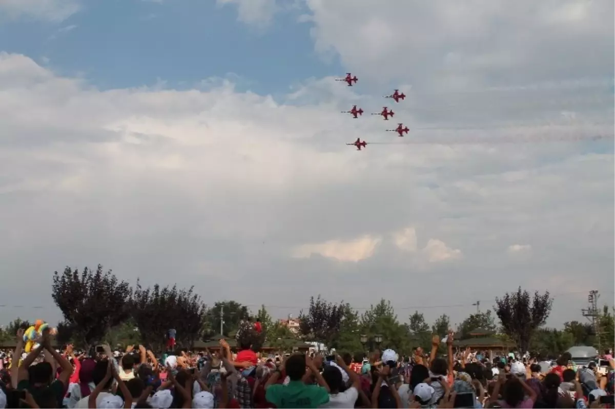 Türk Yıldızları Konyalılarla Buluştu