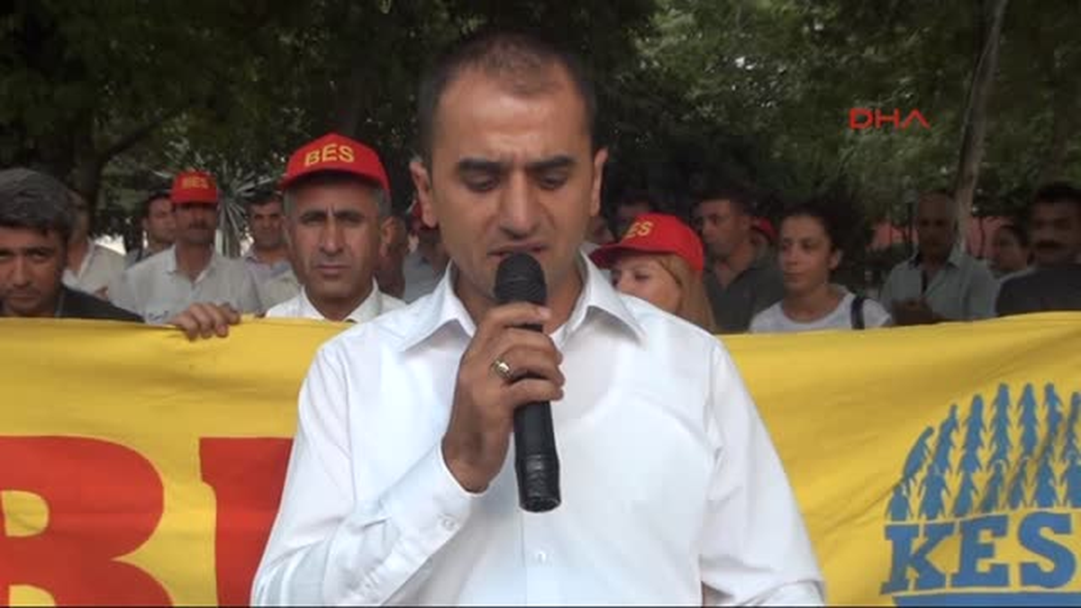 Adıyaman\'da Memurlar Maaş Bordrolarını Yaktı