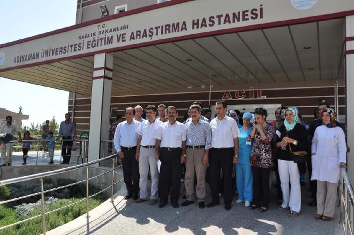 Adıyaman\'da Sağlıkçılardan Şiddet Protestosu