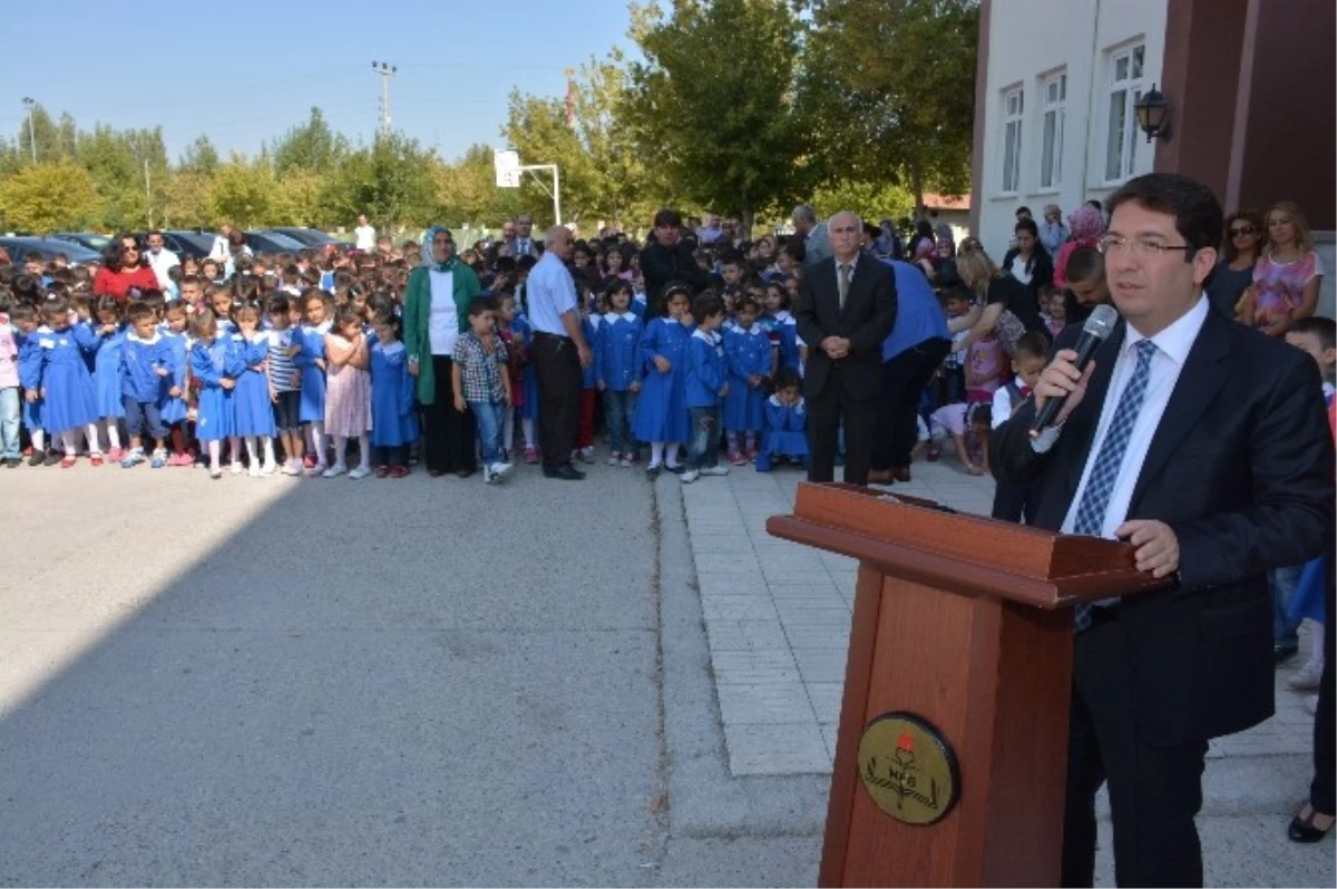Aksaray\'da 83 Bin Öğrenci İçin İlk Ders Zili Çaldı