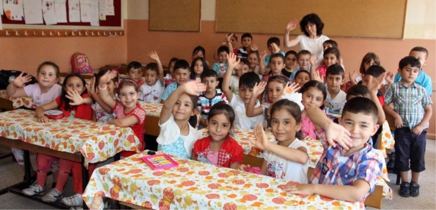 Aksaray\'da Minik Öğrenciler Ders Başı Yaptı