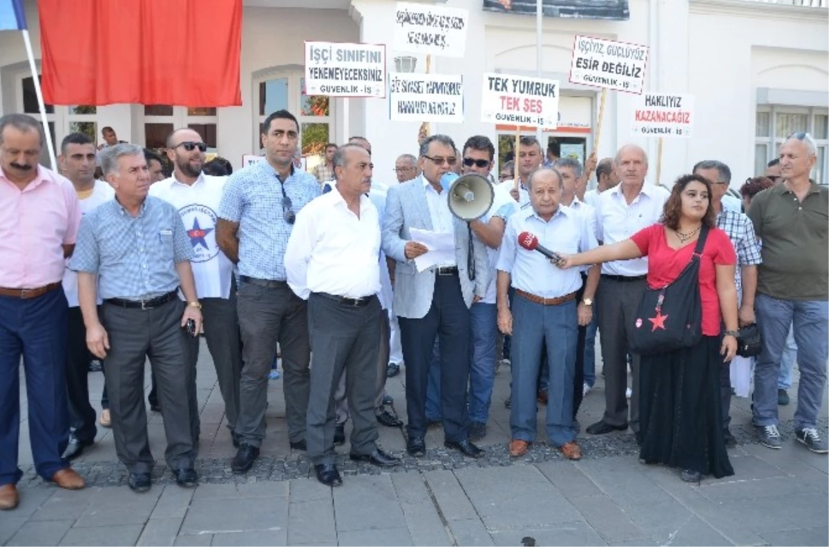 Antalya\'da Özel Güvenlikçilerden Oturma Eylemi