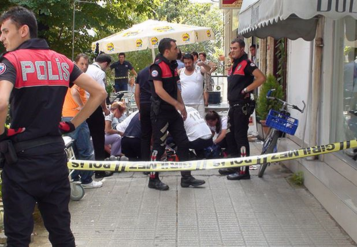 Bağdat Caddesi\'nde Silahlı Saldırgan Dehşeti: 1 Ölü, 1 Yaralı