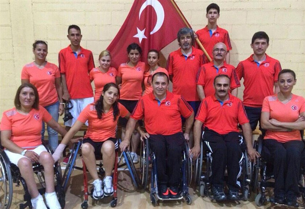 Bakan Kılıç, Bedensel Engelli Badmintoncuları Tebrik Etti