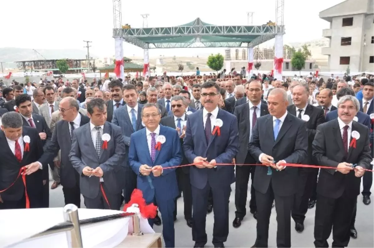 Balıkesir\'de Eğitim Öğretim Yılı Törenle Açıldı