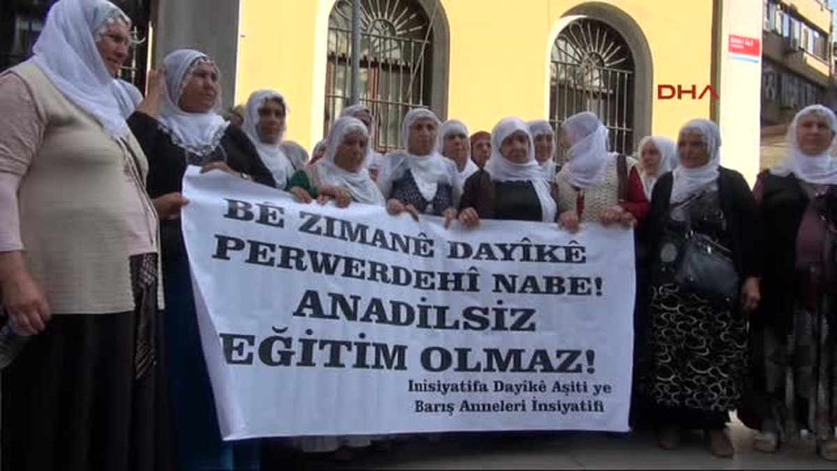 Barış Anneleri Meclisi, Anadilde Eğitim İçin İstanbul\'da Eylem Yaptı