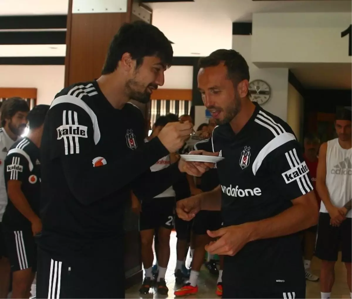 Beşiktaş\'ta Sıvok\'un Doğum Günü Kutlandı