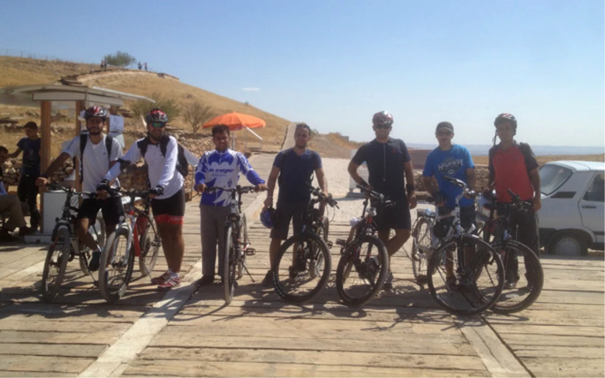 Şanlıurfa\'da Bisiklet Tutkunları Barış İçin Pedal Çevirdi
