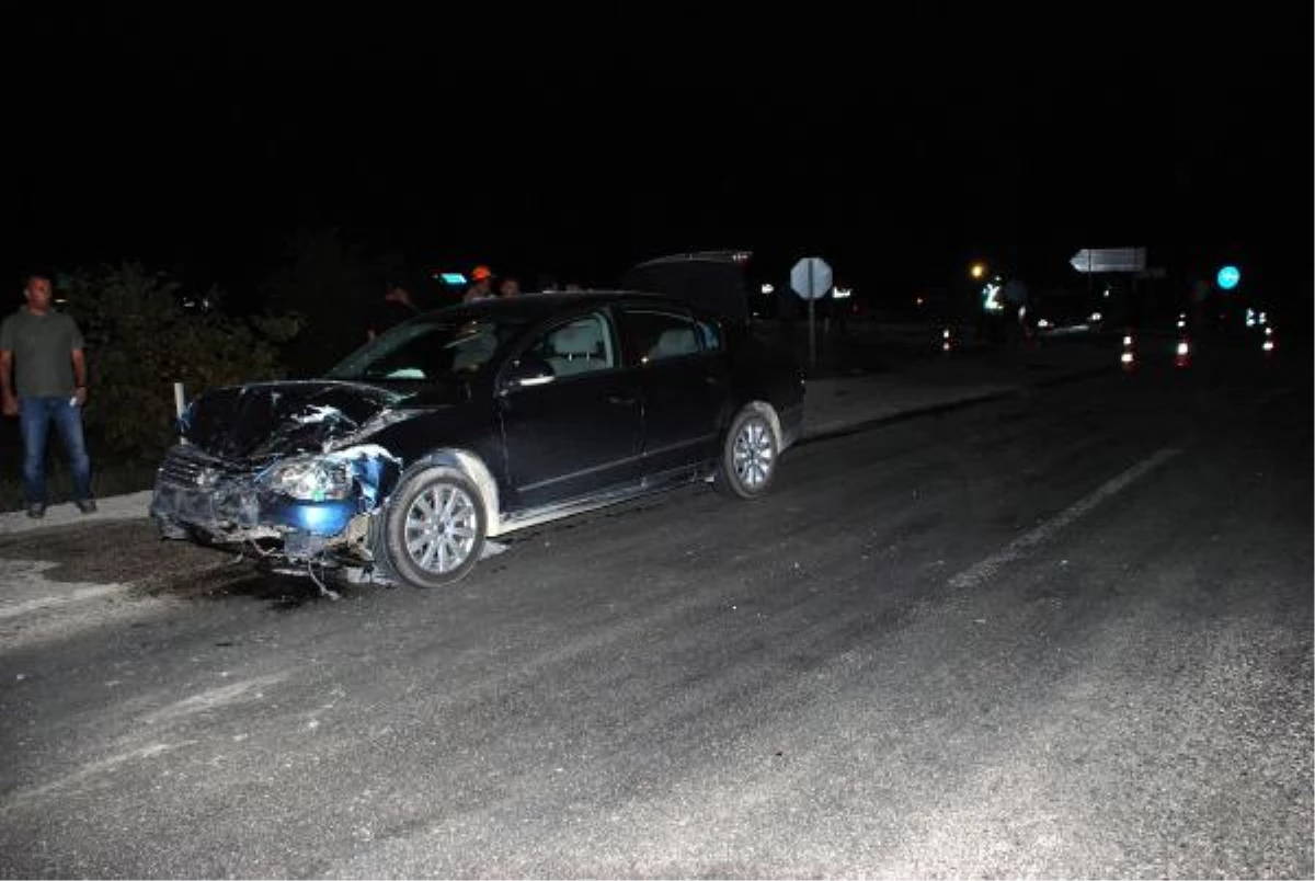 Burdur\'da 2 Otomobil Çarpıştı: 3 Ölü, 4 Yaralı