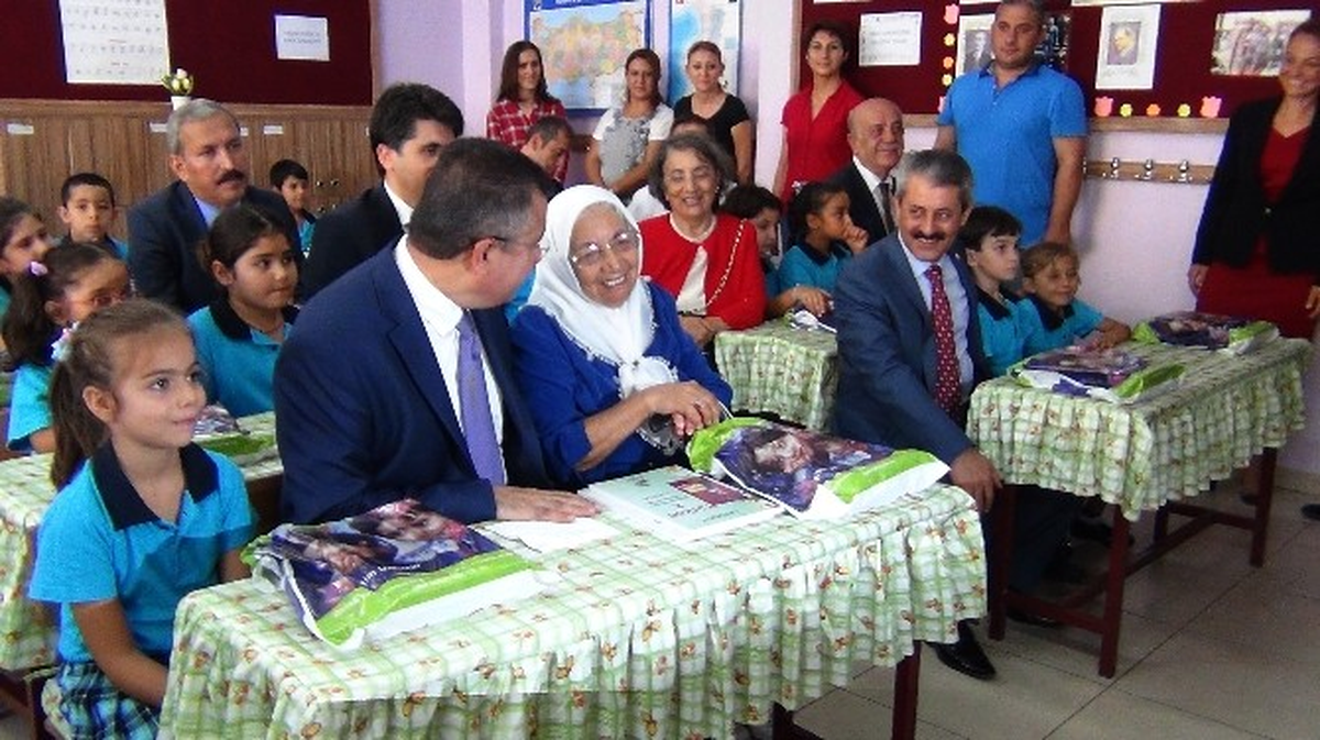 Çocukların Hayırsever Teyzesi Evini Satıp Okul Yaptırdı