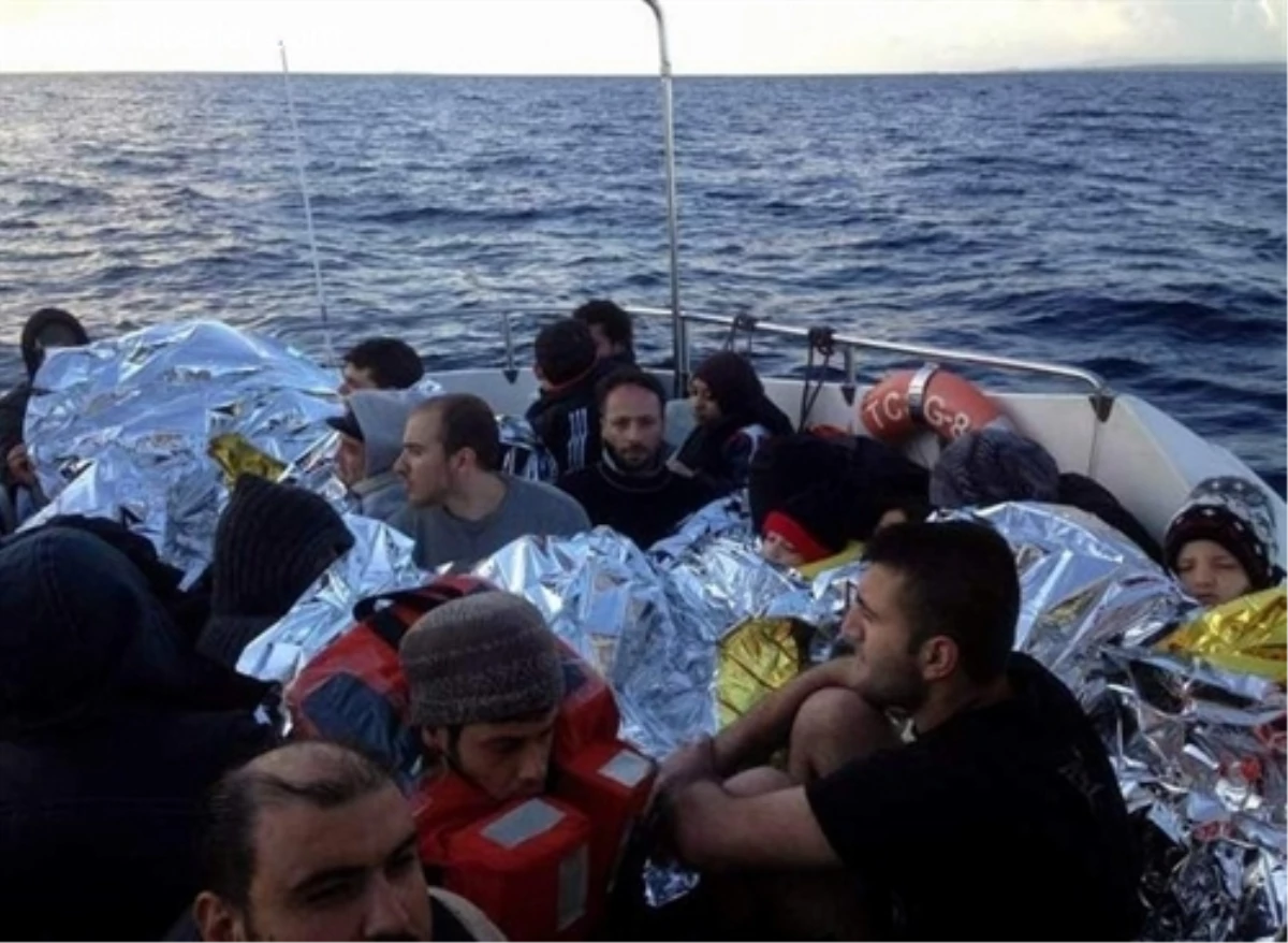 Ege Denizi\'nde 1 Haftada 676 Göçmen Kurtarıldı