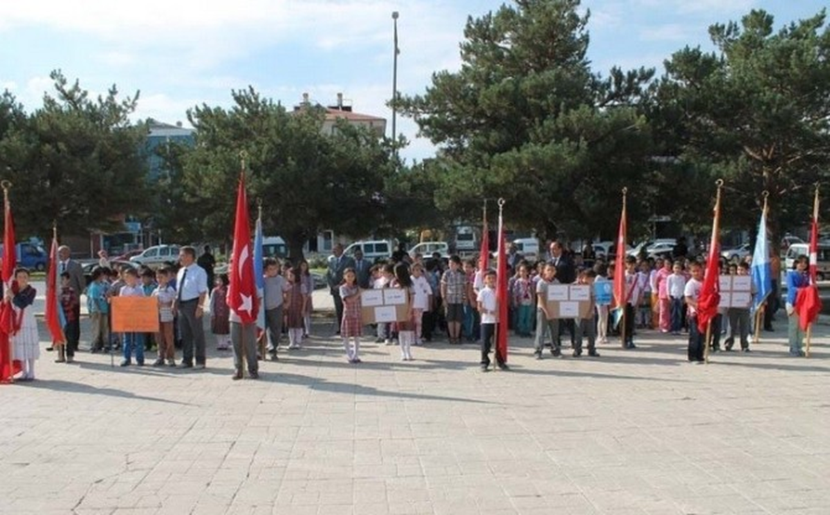 Erzincan\'da İlköğretim Haftası Kutlandı