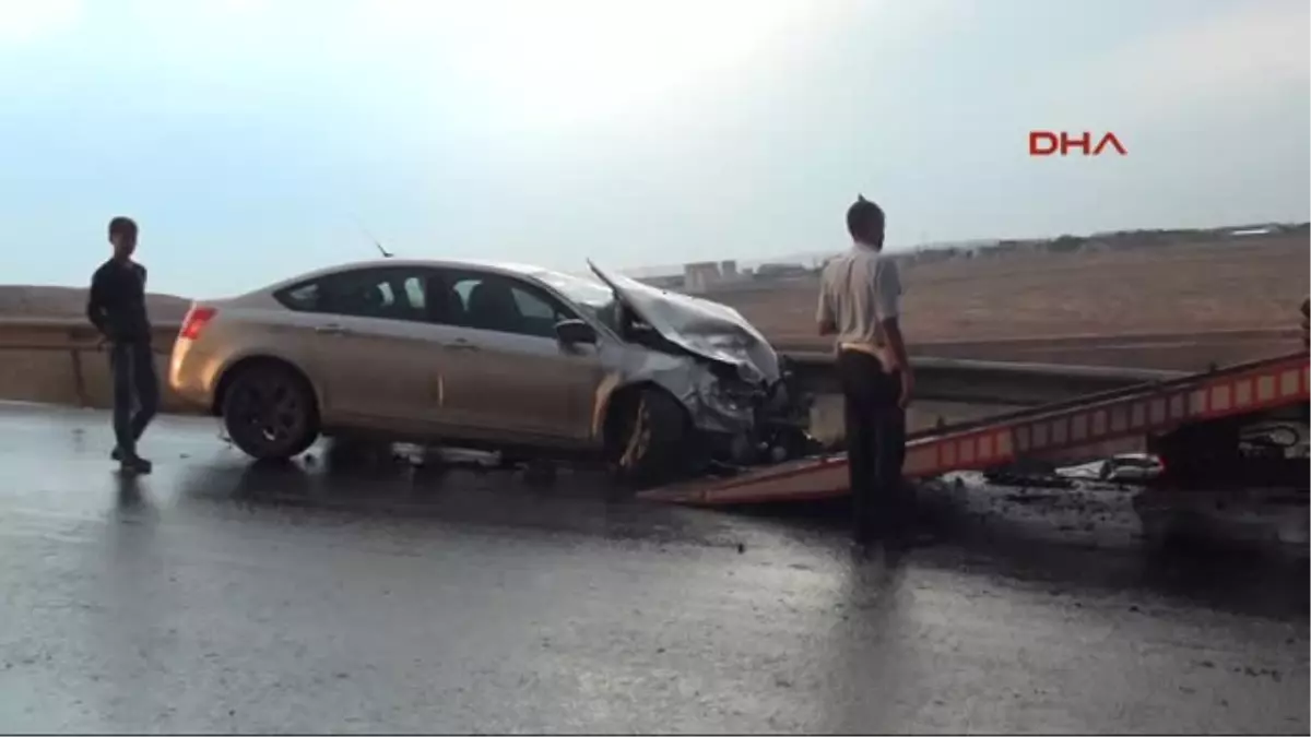 Gaziantep\'te Otomobil ile Kamyonet Çarpıştı: 4 Yaralı