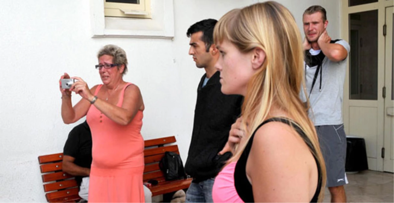 Hollandalı Turist Ölü Bulduğu Eşinin Tabutunun Fotoğrafını Çekti