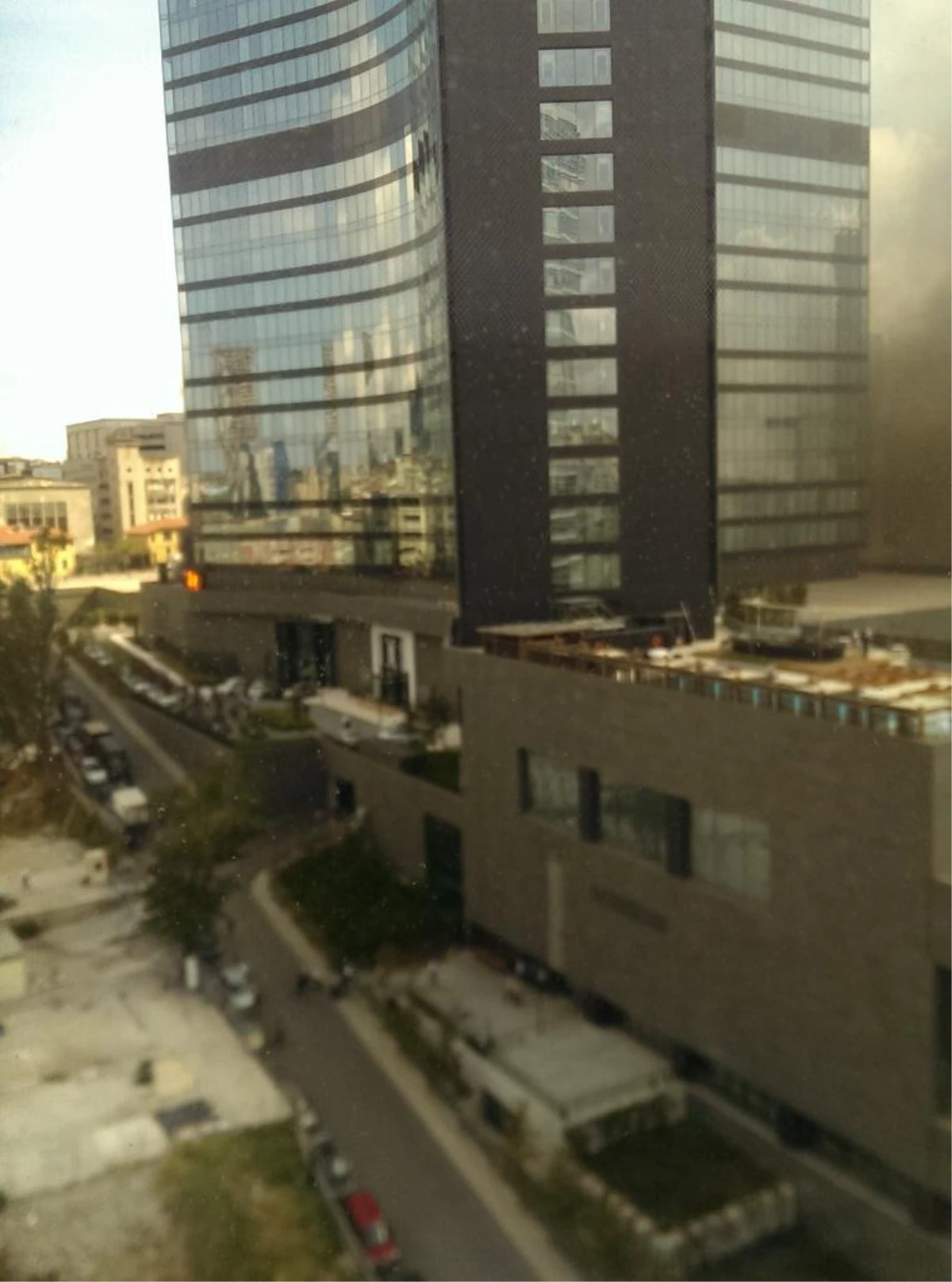 Hilton Bomonti Otel\'de Yangın Çıktı