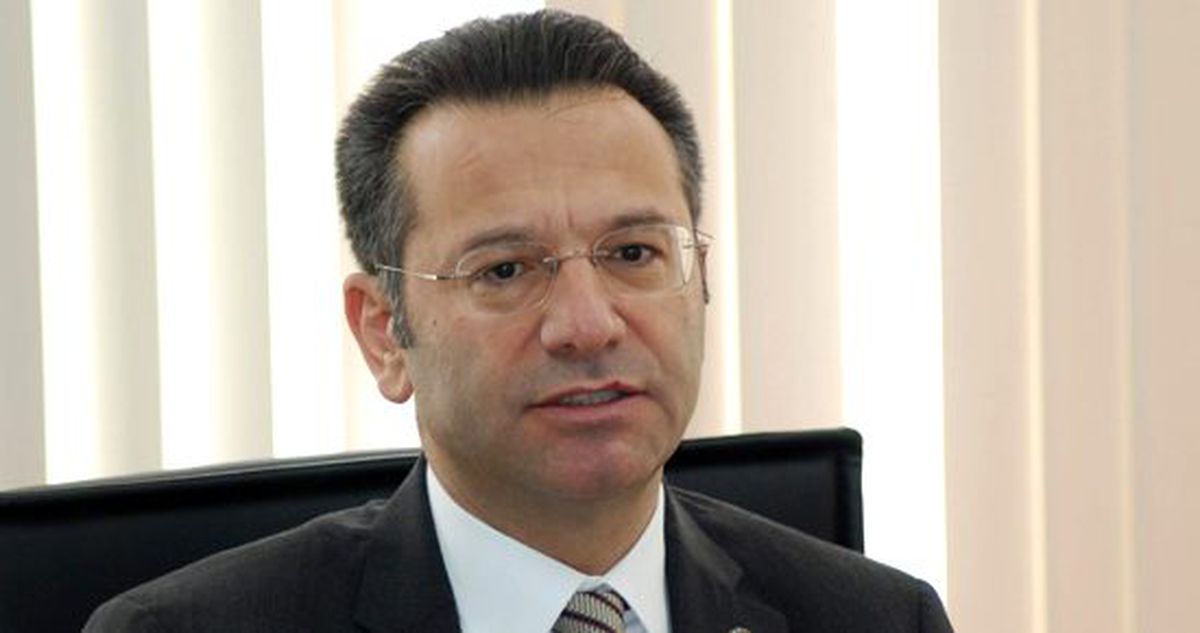 Samsun\'da Okul Bahçesindeki Direkten Bayrağın Alındığı İddiası