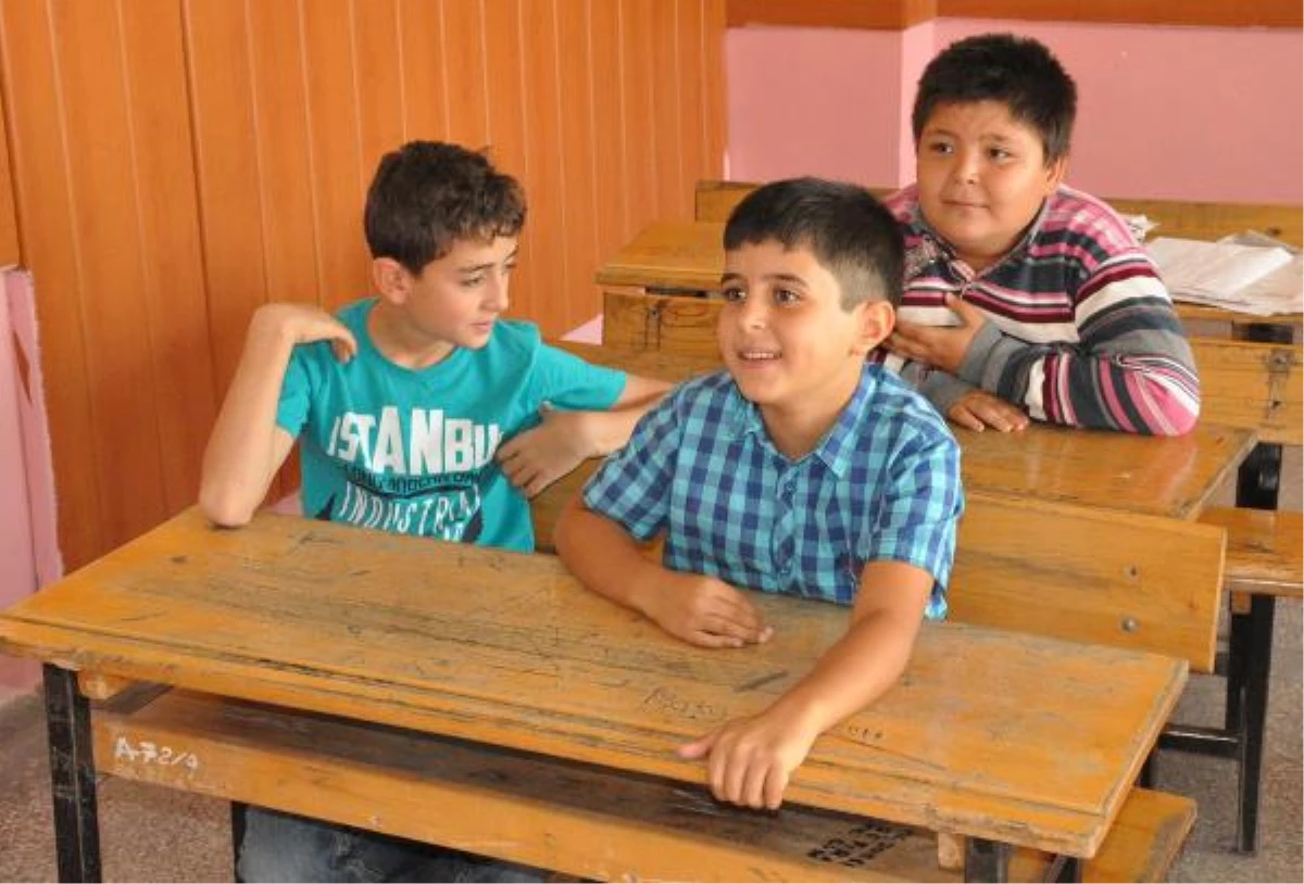 Sivas\' Filminin Ödüllü Başrol Oyuncusu Doğan da Ders Başı Yaptı