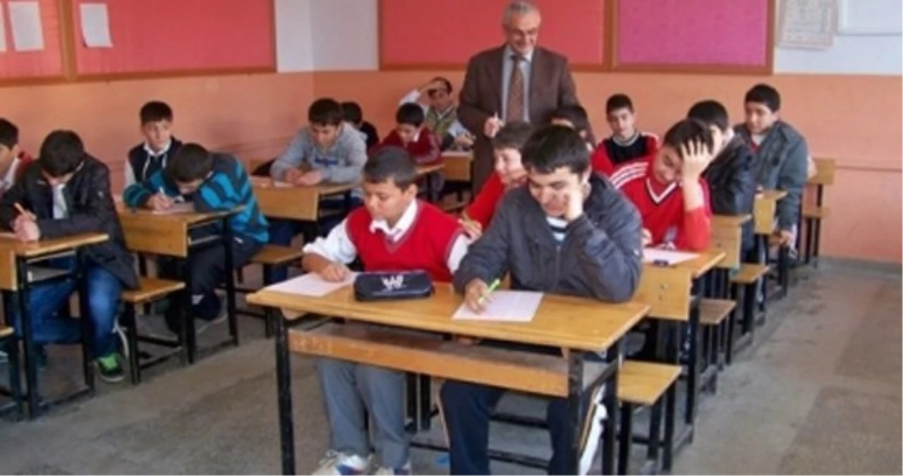 Sungurlu\'da 10 Bin 147 Öğrenci Ders Başı Yaptı