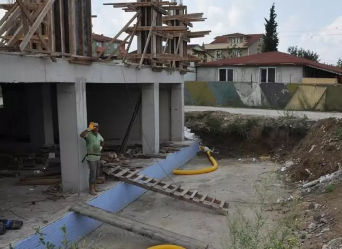 Üzülmez, Çiftlik Camii İnşaatını Gezdi