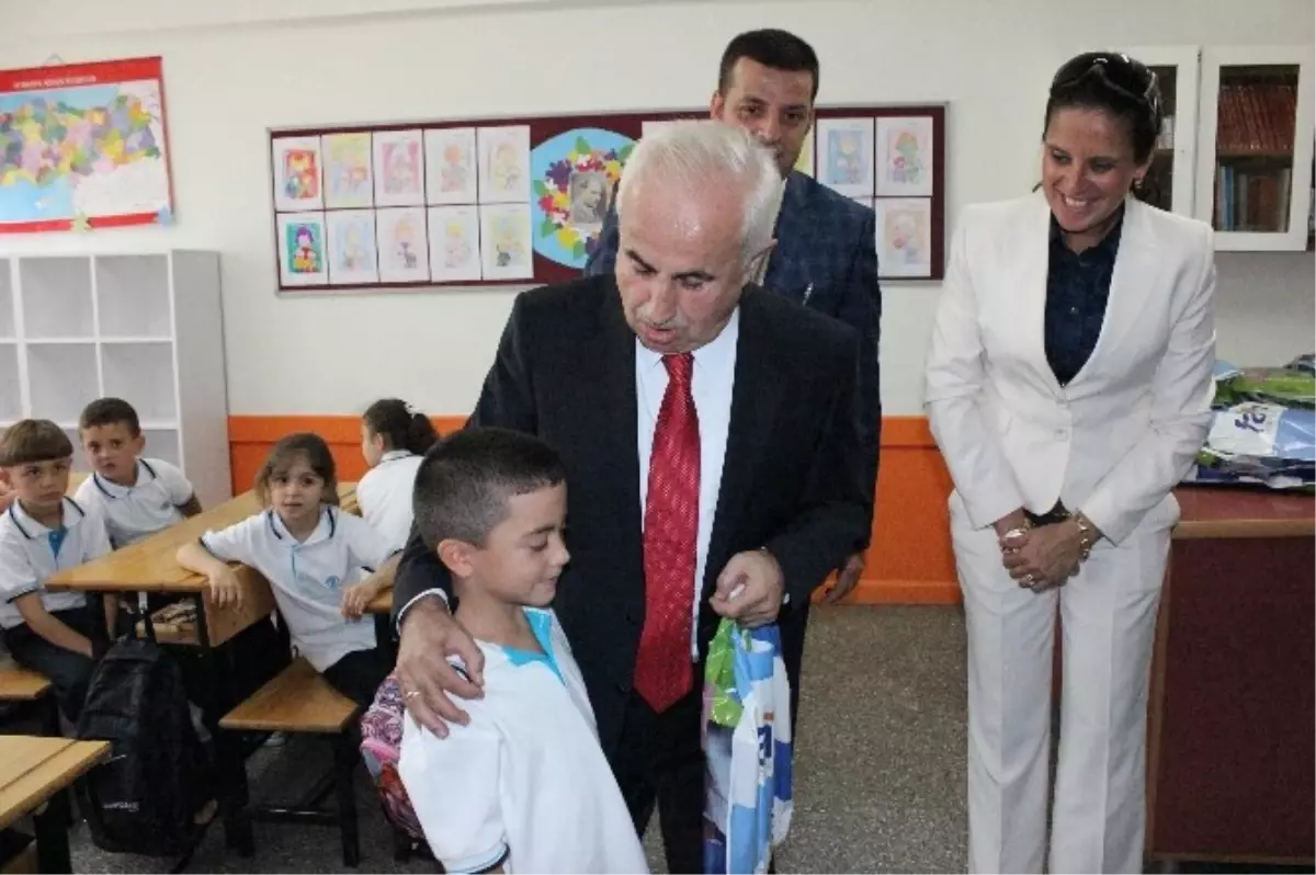 Vali Şahin, Minik Öğrencileri İlk Derslerinde Yalnız Bırakmadı