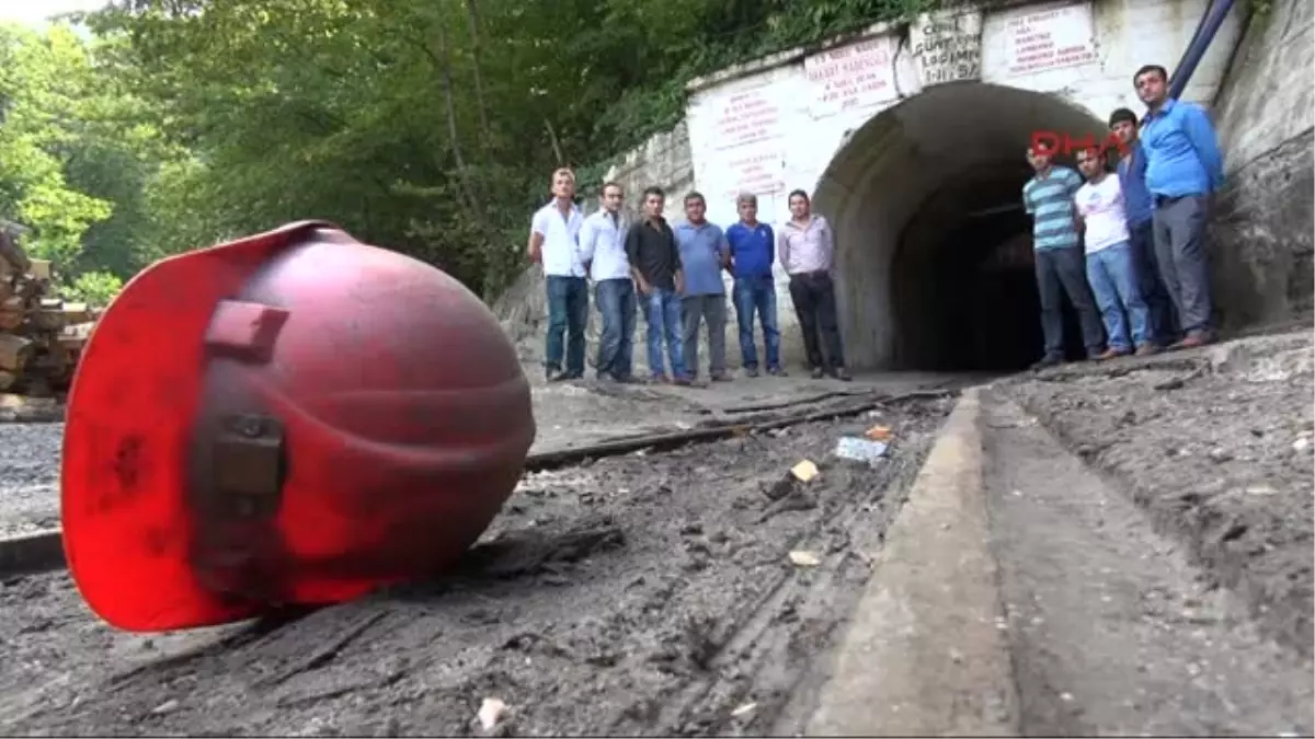 Zonguldak\'ta 150 Madenciye Çıkışları Verildi, Patron ve İşçiler Ağladı