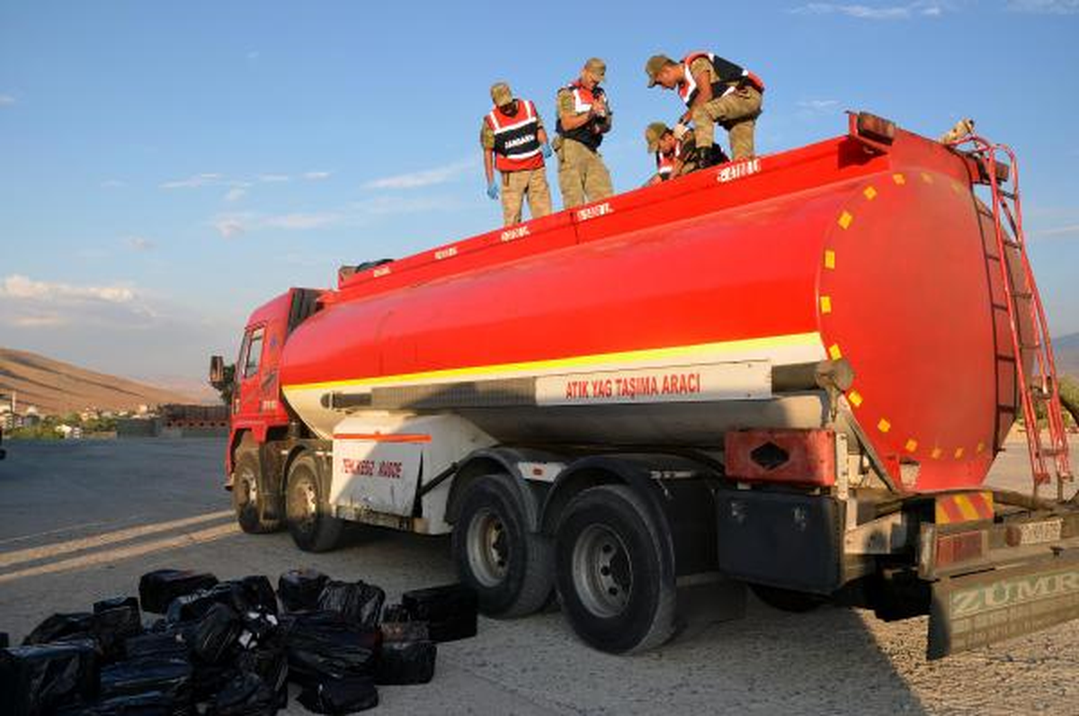 Akaryatkıt Tankerinden 92 Bin Paket Kaçak Sigara Çıktı