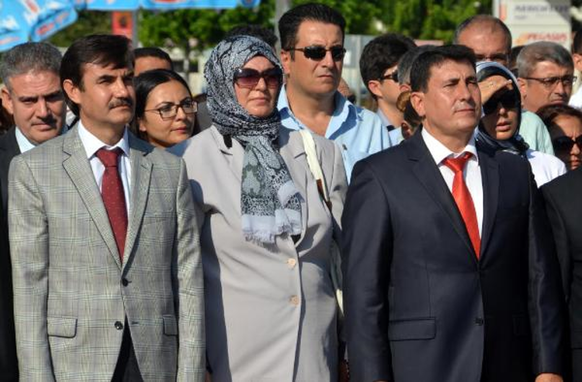 Antalya İl Milli Eğitim\'de Başörtülü İki Yardımcı
